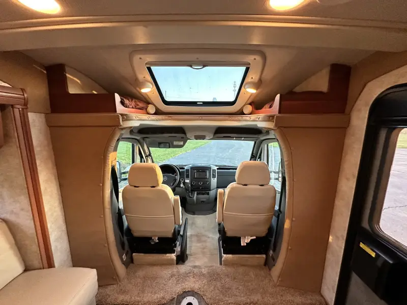 2012 Itasca Navion IQ M-24G-3500 photo 6
