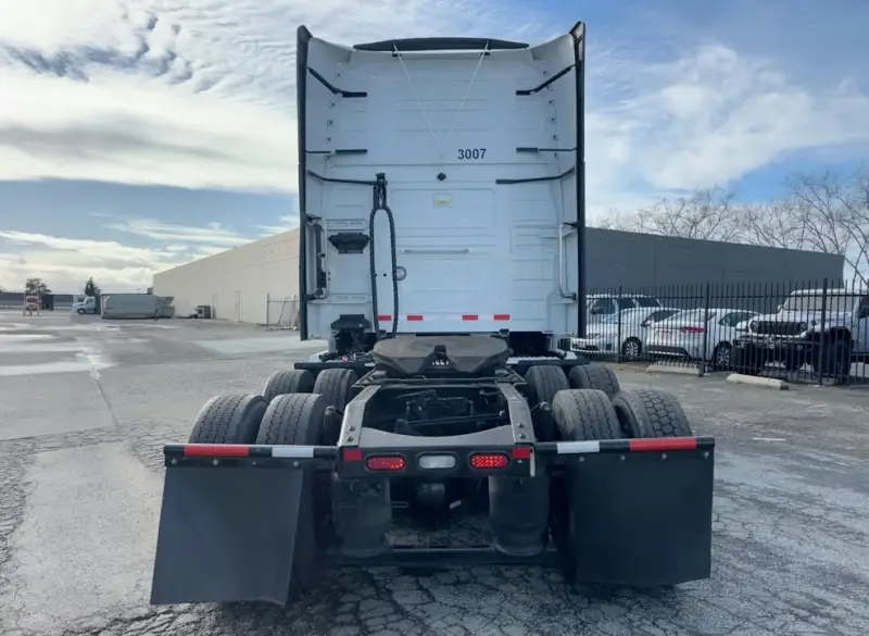 2022 Volvo VNL760 photo 8