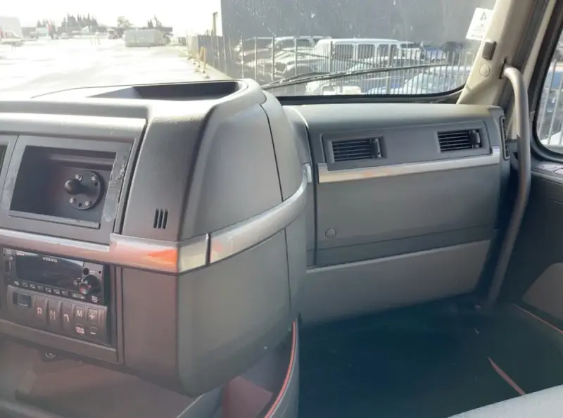 2022 Volvo VNL760 photo 28