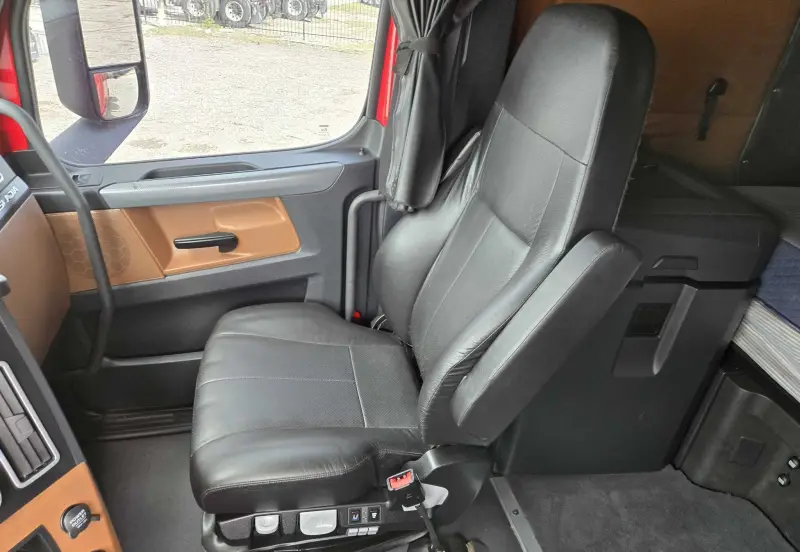 2022 Freightliner Cascadia photo 32