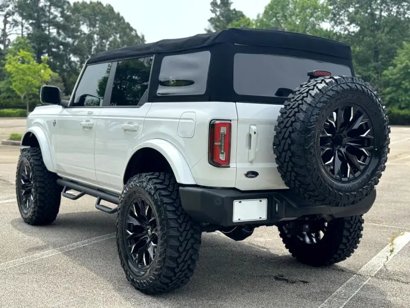 2022 Ford Bronco Outer Banks photo 10