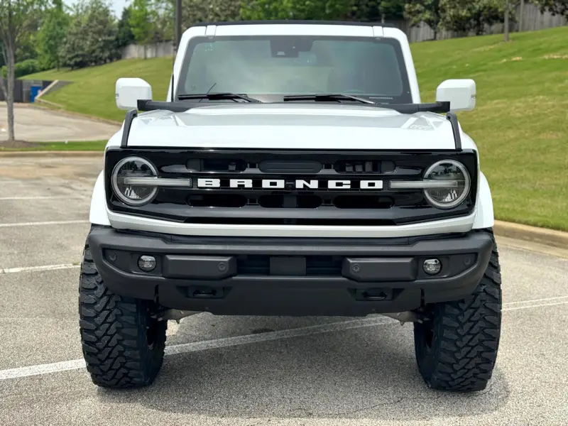 2022 Ford Bronco Outer Banks photo 2