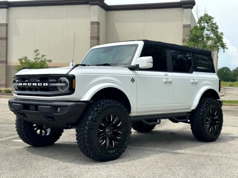 2022 Ford Bronco Outer Banks photo 24