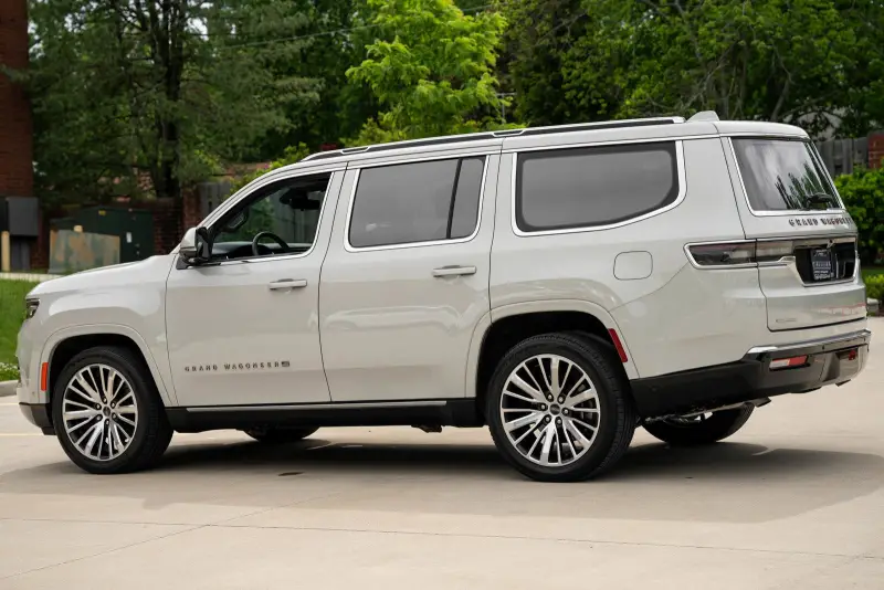 2022 Jeep Grand Wagoneer Series III photo 8