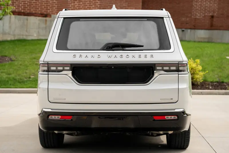 2022 Jeep Grand Wagoneer Series III photo 6