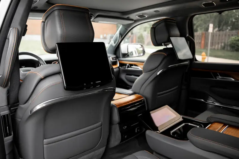 2022 Jeep Grand Wagoneer Series III photo 13