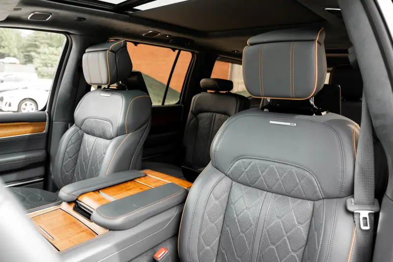 2022 Jeep Grand Wagoneer Series III photo 16