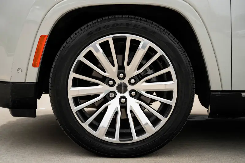 2022 Jeep Grand Wagoneer Series III photo 15