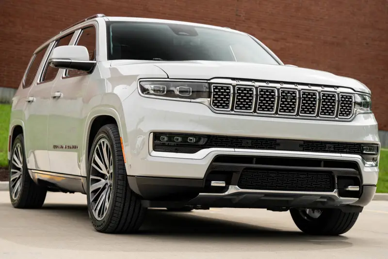 2022 Jeep Grand Wagoneer Series III photo 11