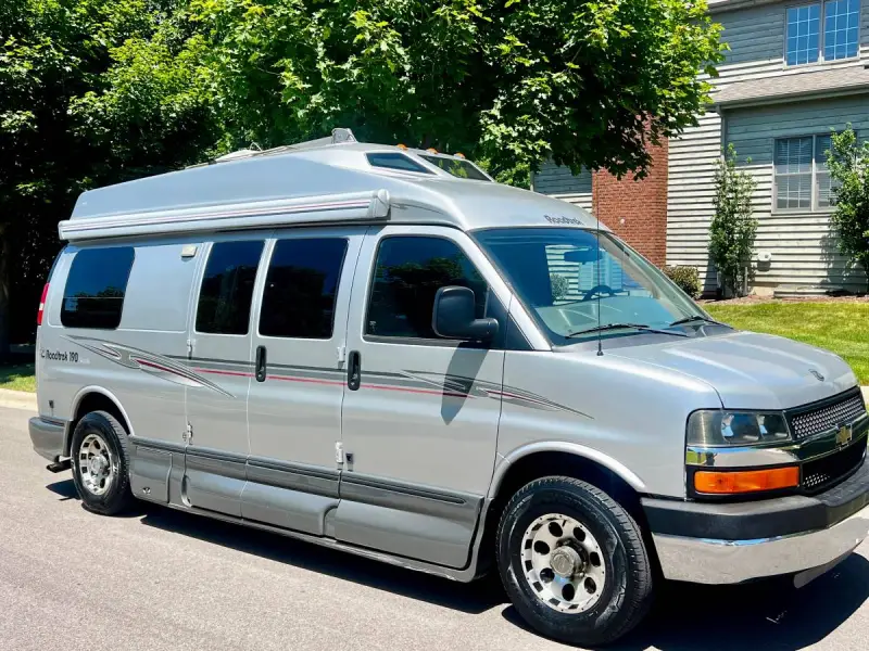 2011 Roadtrek Versatile 190 Class B photo 1
