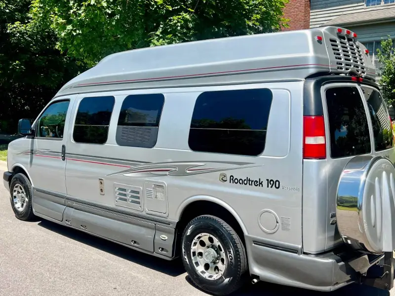 2011 Roadtrek Versatile 190 Class B photo 6