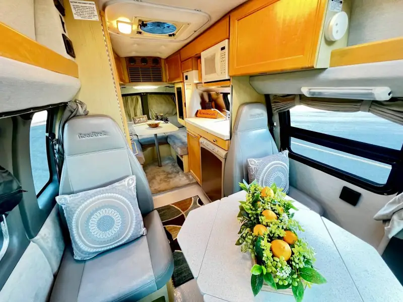 2011 Roadtrek Versatile 190 Class B photo 13