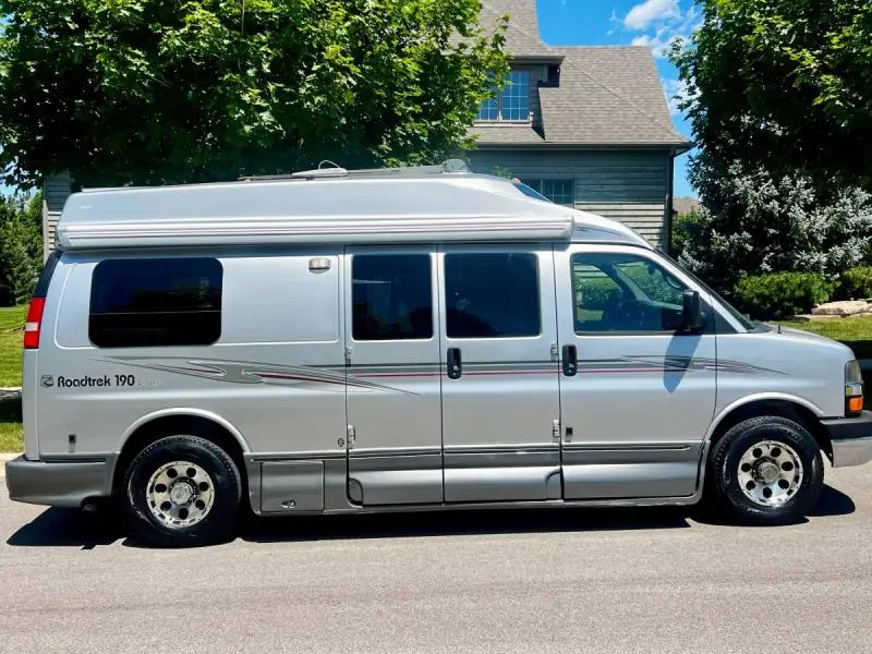 2011 Roadtrek Versatile 190 Class B photo 15