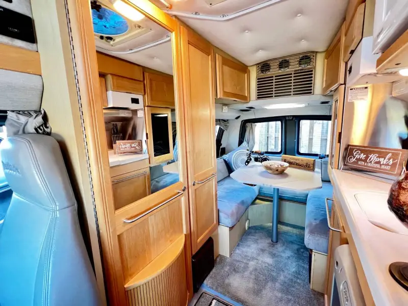 2011 Roadtrek Versatile 190 Class B photo 12