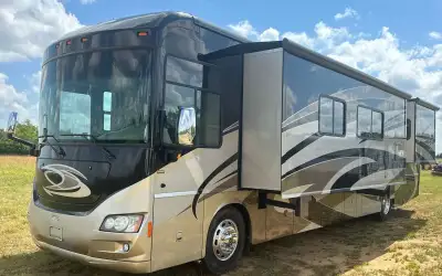 2012 Winnebago Journey 40U