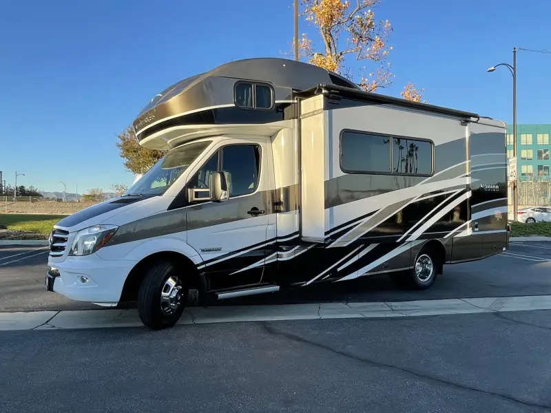 2016 Itasca Navion 24J photo 8