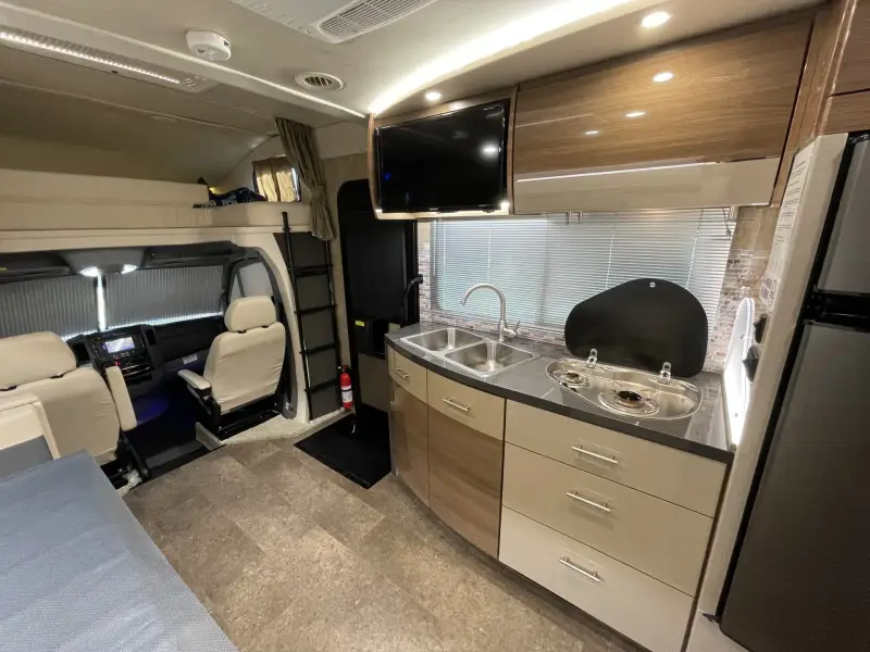 2016 Itasca Navion 24J photo 32