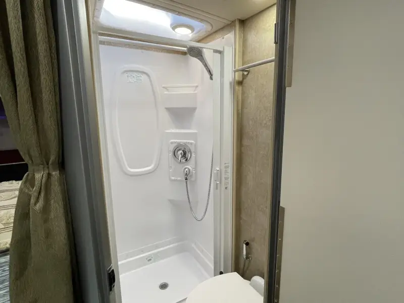 2016 Itasca Navion 24J photo 30