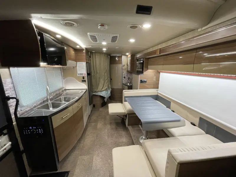 2016 Itasca Navion 24J photo 25