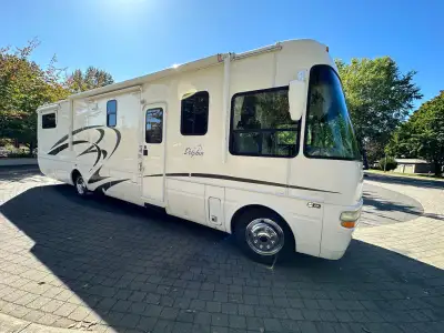2004 National Dolphin  5375