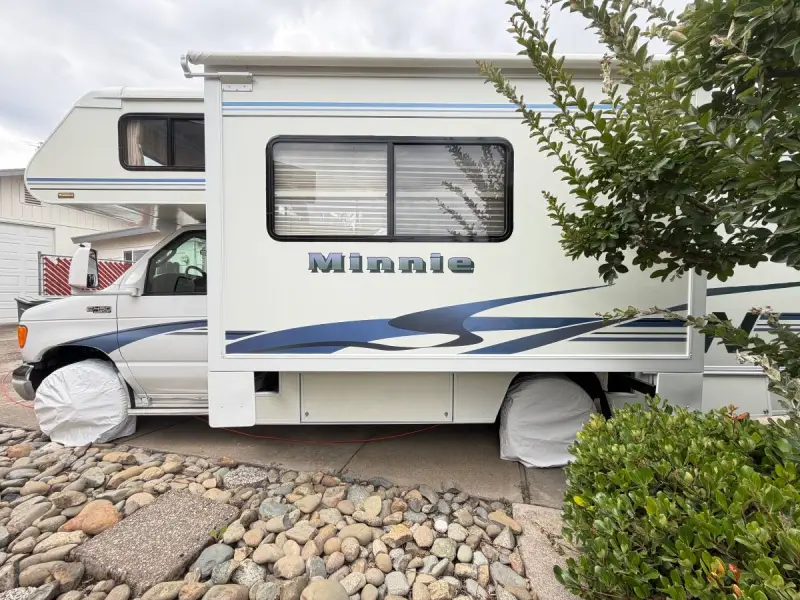 2003 Winnebago Minnie photo 18