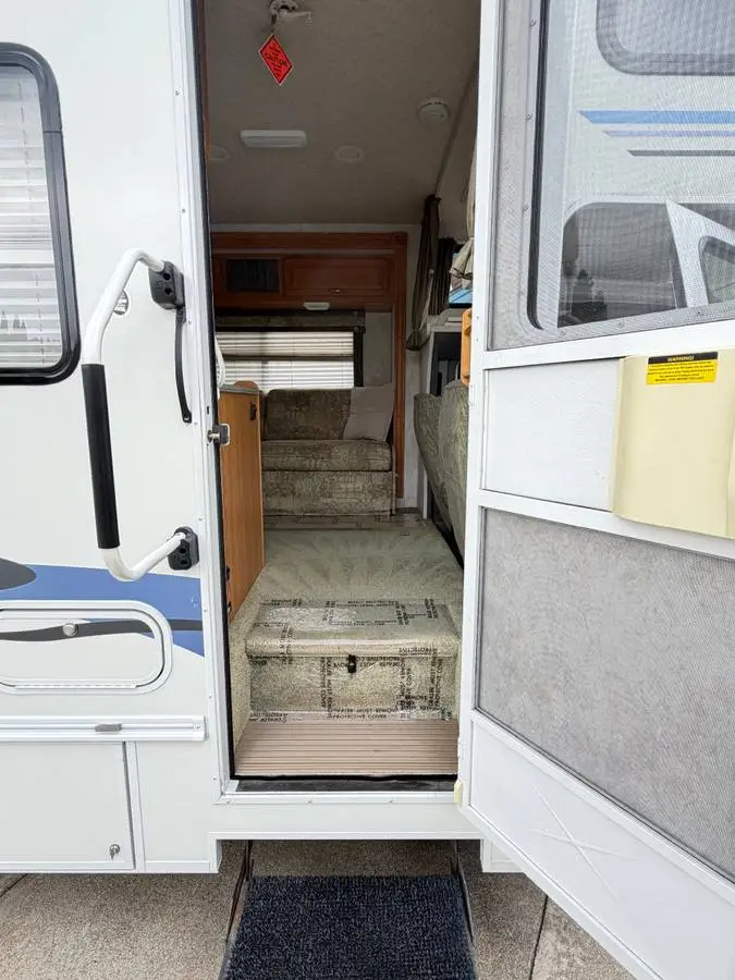 2003 Winnebago Minnie photo 28