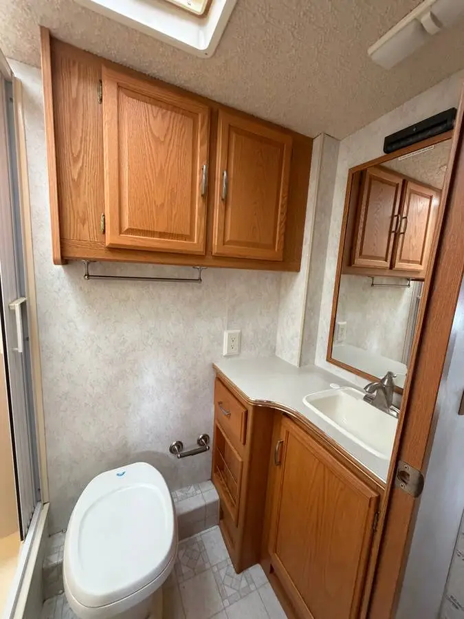 2003 Winnebago Minnie photo 25