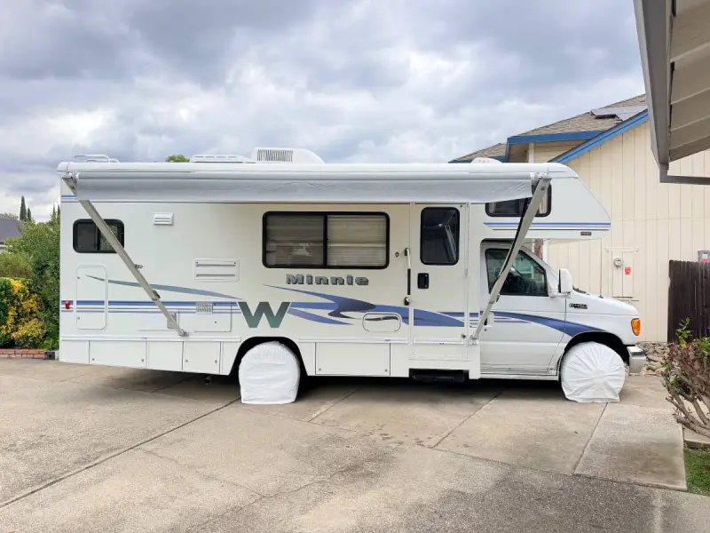 2003 Winnebago Minnie photo 10