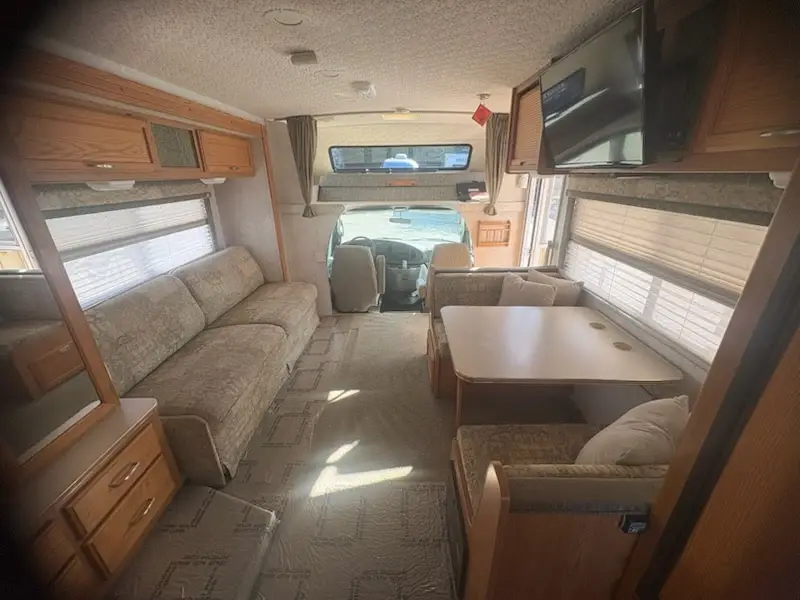 2003 Winnebago Minnie photo 9