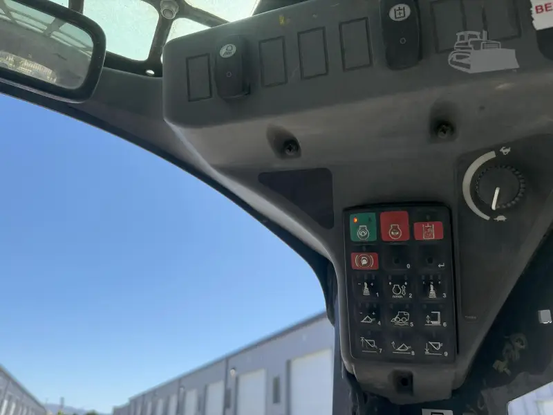2018 DEERE 331G photo 9