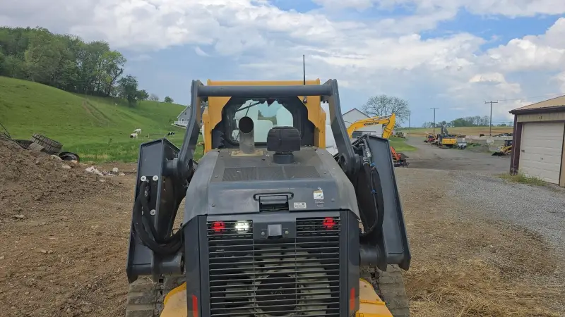2019 DEERE 333G photo 31