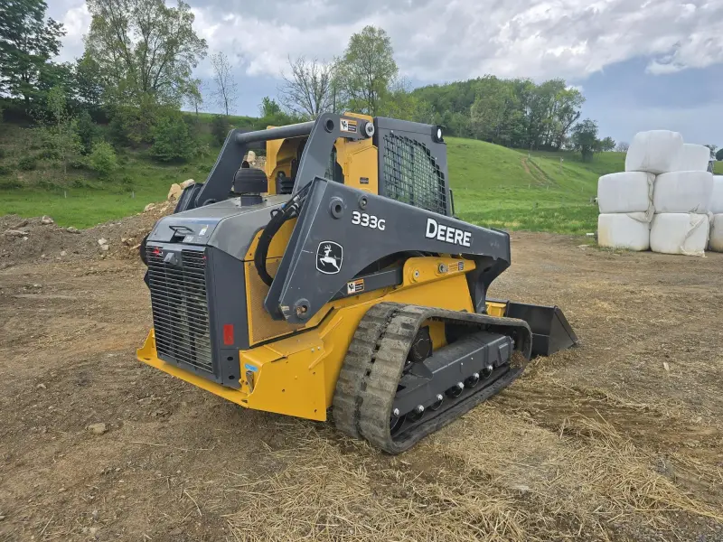 2019 DEERE 333G photo 3