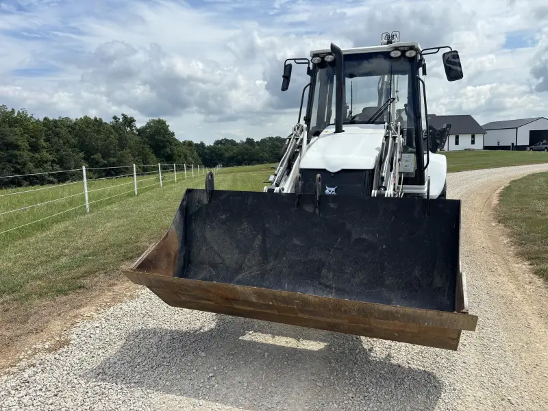 2024 BOBCAT B760 photo 2