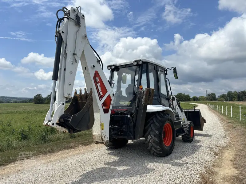 2024 BOBCAT B760 photo 3