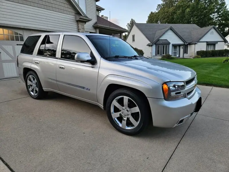 2006 Chevrolet Trailblazer SS photo 2