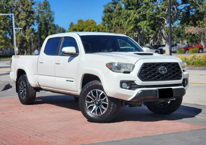 2021 Toyota Tacoma TRD photo 5
