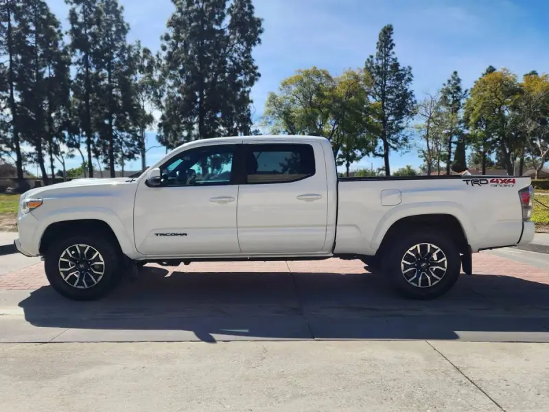 2021 Toyota Tacoma TRD photo 9