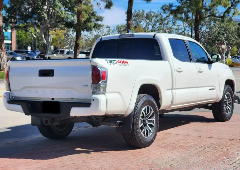 2021 Toyota Tacoma TRD photo 13