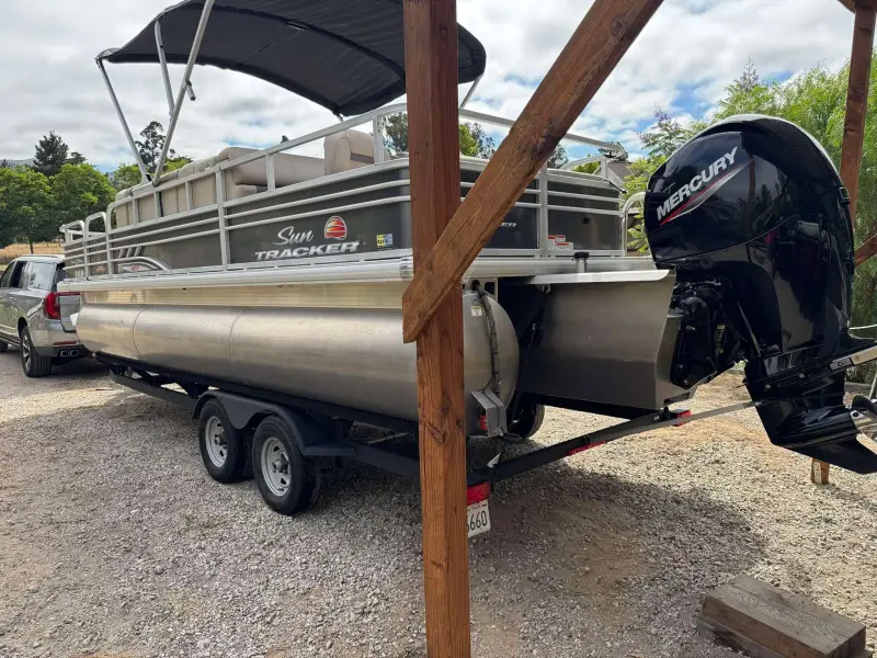 2023 Sun Tracker Tritoon XP3 Fishing Barge 22 DLX photo 35
