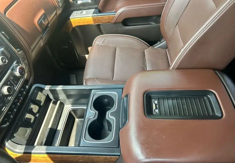 2019 Chevrolet Silverado 3500HD High Country Crew Cab 4x4 photo 26