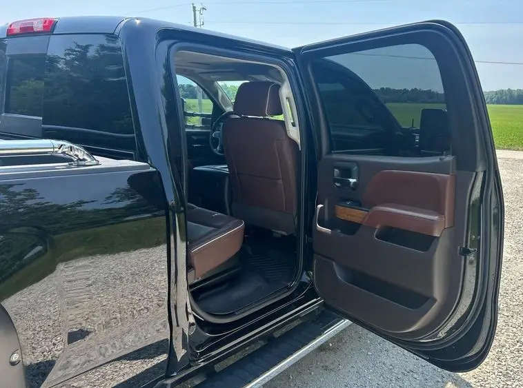 2019 Chevrolet Silverado 3500HD High Country Crew Cab 4x4 photo 34
