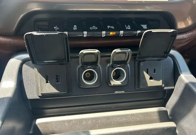 2019 Chevrolet Silverado 3500HD High Country Crew Cab 4x4 photo 25