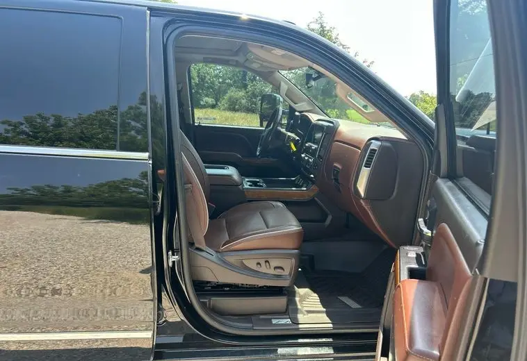 2019 Chevrolet Silverado 3500HD High Country Crew Cab 4x4 photo 31