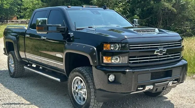 2019 Chevrolet Silverado 3500HD High Country Crew Cab 4x4 photo 3