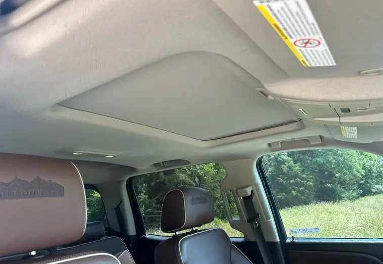 2019 Chevrolet Silverado 3500HD High Country Crew Cab 4x4 photo 30
