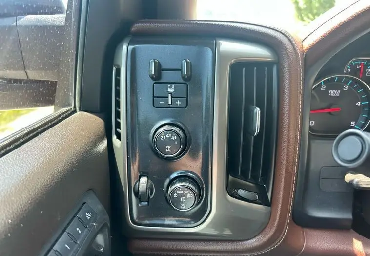 2019 Chevrolet Silverado 3500HD High Country Crew Cab 4x4 photo 21