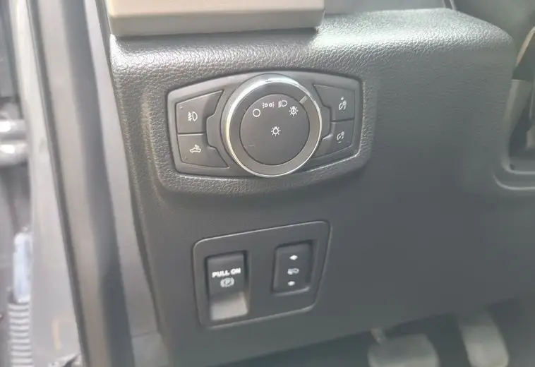2020 Ford F-150 Lariat SuperCrew photo 19