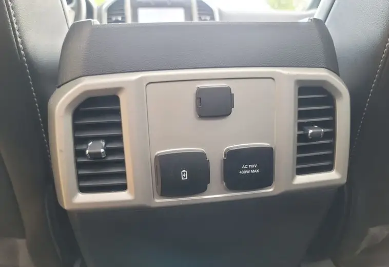 2020 Ford F-150 Lariat SuperCrew photo 32