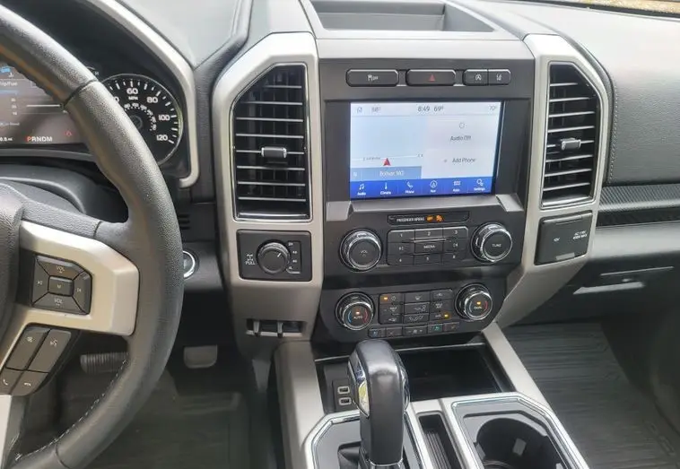 2020 Ford F-150 Lariat SuperCrew photo 23