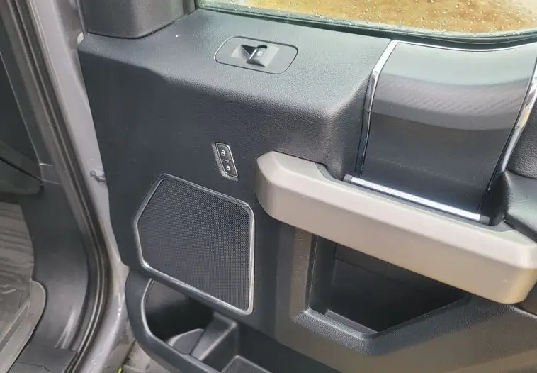 2020 Ford F-150 Lariat SuperCrew photo 44